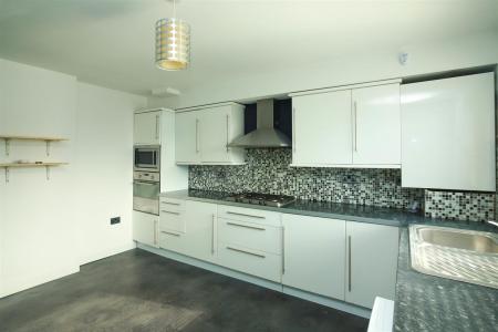 2 bedroom Flat to let in Princess Close, Gedling, Nottingham, NG4