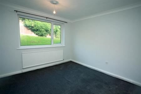 2 bedroom Flat to let in Princess Close, Gedling, Nottingham, NG4