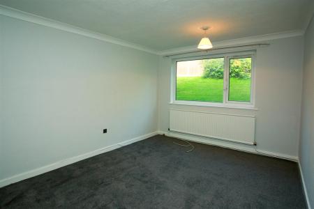 2 bedroom Flat to let in Princess Close, Gedling, Nottingham, NG4