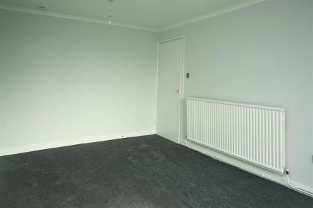 2 bedroom Flat to let in Princess Close, Gedling, Nottingham, NG4