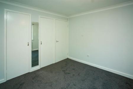2 bedroom Flat to let in Princess Close, Gedling, Nottingham, NG4