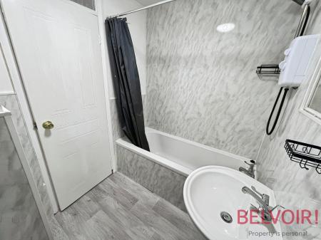 2 bedroom Flat to let in Heron Wharf, Castle Marina, Nottingham, NG7