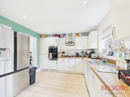 5 bedroom Detached house for sale in Strawberry Fields, Newark, Sutton on Trent, NG23