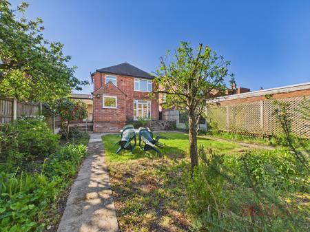 3 bedroom Detached house for sale in Piccadilly, Bulwell, NG6