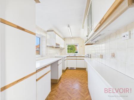 3 bedroom Detached house for sale in Piccadilly, Bulwell, NG6