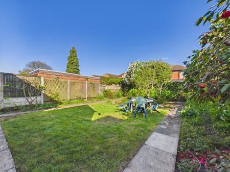3 bedroom Detached house for sale in Piccadilly, Bulwell, NG6