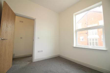 2 bedroom Flat to let in Dovecote Lane, Beeston, NG9