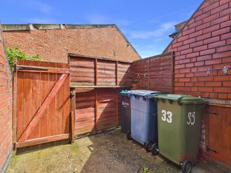 3 bedroom Terraced House for sale in Littleworth, Mansfield, NG18