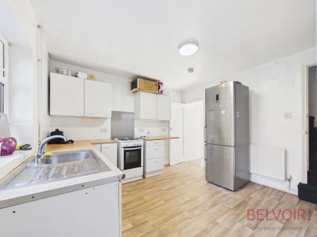 3 bedroom Terraced House for sale in Littleworth, Mansfield, NG18