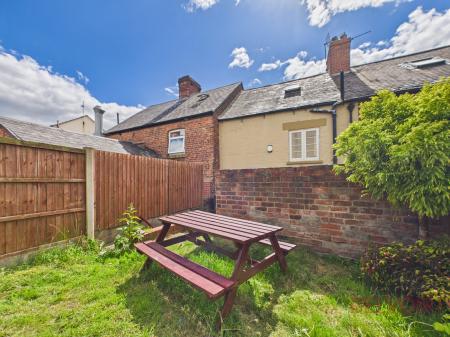 3 bedroom Terraced House for sale in Littleworth, Mansfield, NG18