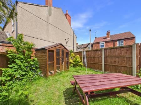 3 bedroom Terraced House for sale in Littleworth, Mansfield, NG18