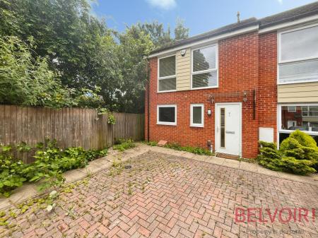 3 bedroom Semi-detached house to let in Kendale Grove, St Anns, Nottingham, NG3