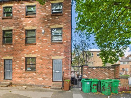 6 bedroom Terraced House for sale in North Sherwood Street, Nottingham, NG1