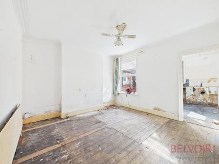 4 bedroom Semi-detached house for sale in Broomhill Road, Nottingham, NG6