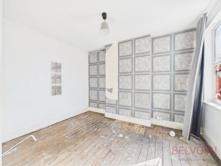 4 bedroom Semi-detached house for sale in Broomhill Road, Nottingham, NG6
