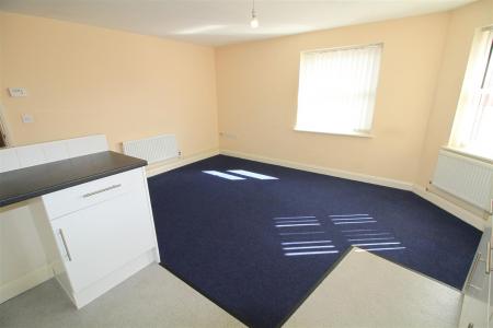 2 bedroom Flat to let in Carlton Road, Nottingham, NG3