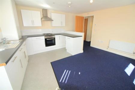 2 bedroom Flat to let in Carlton Road, Nottingham, NG3