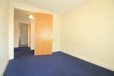 2 bedroom Flat to let in Carlton Road, Nottingham, NG3