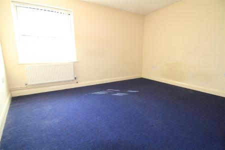2 bedroom Flat to let in Carlton Road, Nottingham, NG3