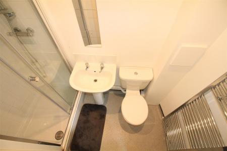 2 bedroom Flat to let in Carlton Road, Nottingham, NG3