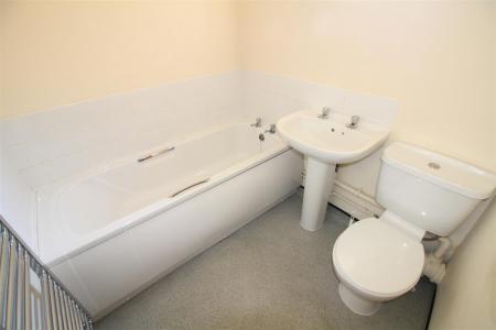 2 bedroom Flat to let in Carlton Road, Nottingham, NG3