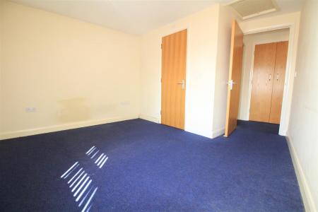 2 bedroom Flat to let in Carlton Road, Nottingham, NG3