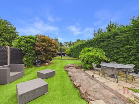 4 bedroom Detached house for sale in St Albans Road, Bulwell, NG6