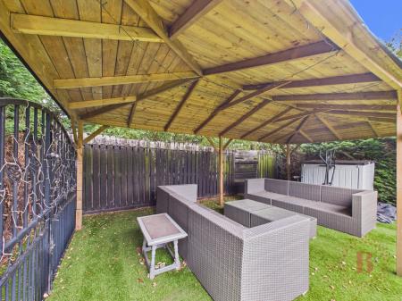 4 bedroom Detached house for sale in St Albans Road, Bulwell, NG6