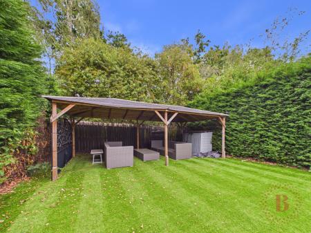 4 bedroom Detached house for sale in St Albans Road, Bulwell, NG6