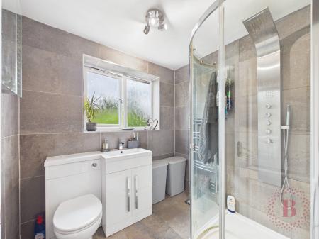 4 bedroom Detached house for sale in St Albans Road, Bulwell, NG6