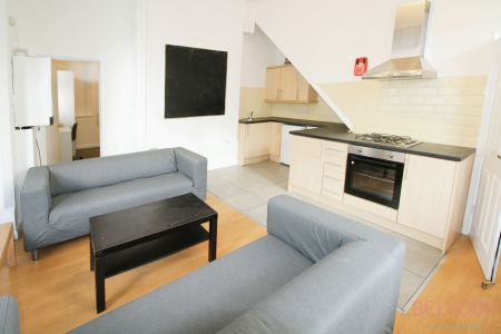 4 bedroom Semi-detached house to let in Burns Street, Nottingham, NG7