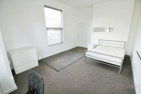 4 bedroom Semi-detached house to let in Burns Street, Nottingham, NG7