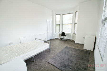 4 bedroom Semi-detached house to let in Burns Street, Nottingham, NG7