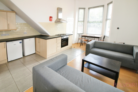4 bedroom Semi-detached house to let in Burns Street, Nottingham, NG7