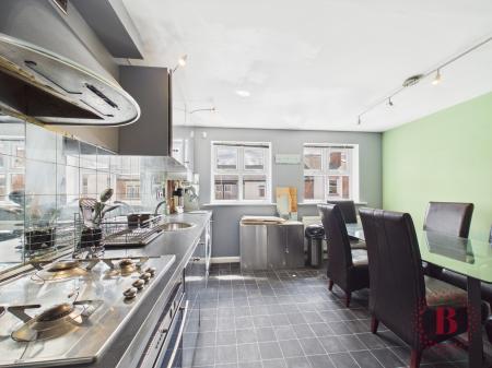 3 bedroom Terraced House for sale in Deabill Road, Netherfield, NG4