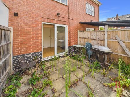 3 bedroom Terraced House for sale in Deabill Road, Netherfield, NG4