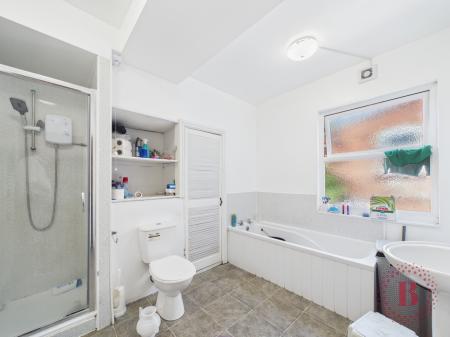 5 bedroom Terraced House for sale in Birrell Road, Forest Fields, Nottingham, NG7