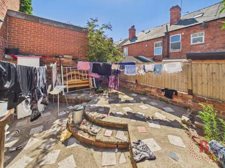 5 bedroom Terraced House for sale in Birrell Road, Forest Fields, Nottingham, NG7