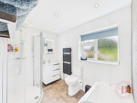 4 bedroom Detached house for sale in Highfield Close, Ravenshead, NG15