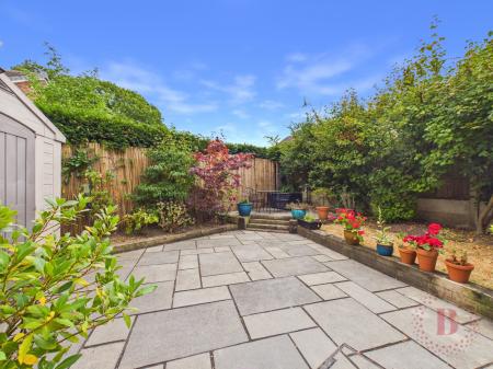 4 bedroom Detached house for sale in Highfield Close, Ravenshead, NG15