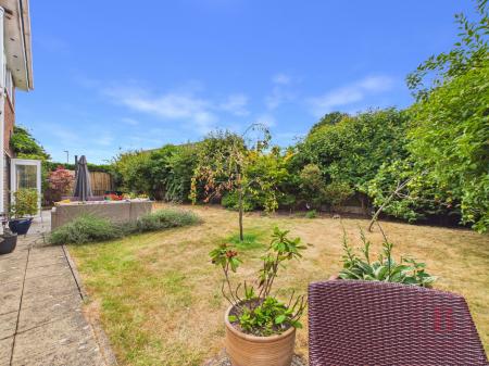 4 bedroom Detached house for sale in Highfield Close, Ravenshead, NG15