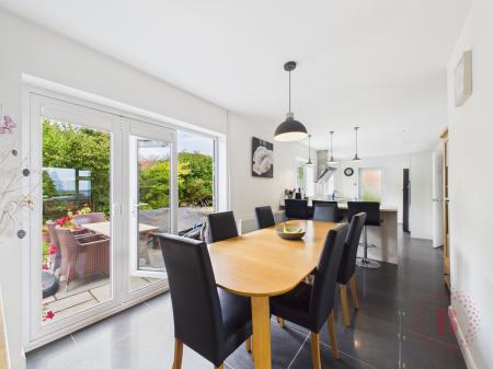 4 bedroom Detached house for sale in Highfield Close, Ravenshead, NG15