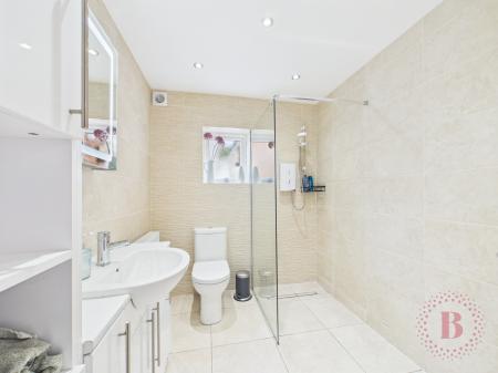 4 bedroom Detached house for sale in Highfield Close, Ravenshead, NG15