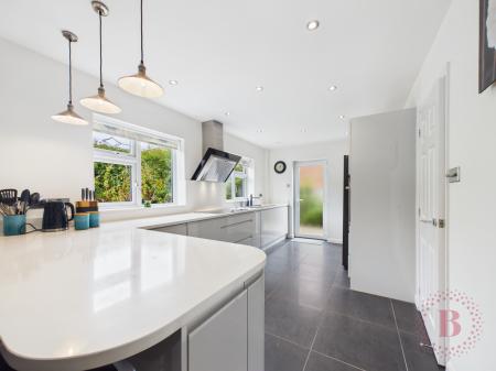 4 bedroom Detached house for sale in Highfield Close, Ravenshead, NG15