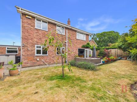 4 bedroom Detached house for sale in Highfield Close, Ravenshead, NG15