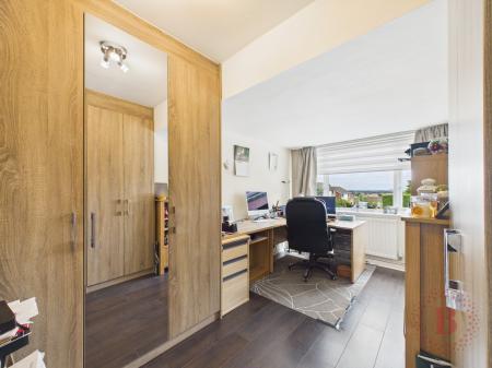 4 bedroom Detached house for sale in Highfield Close, Ravenshead, NG15