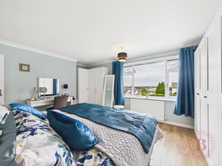 4 bedroom Detached house for sale in Highfield Close, Ravenshead, NG15
