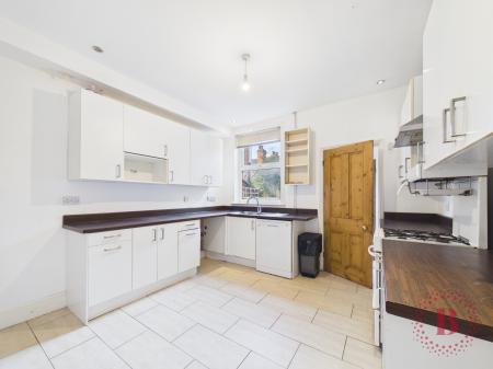 3 bedroom End of terrace house for sale in Harcourt Road, Nottingham, NG7