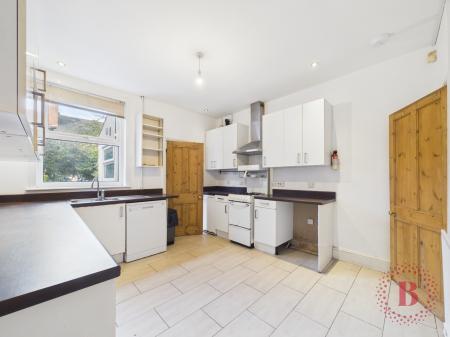 3 bedroom End of terrace house for sale in Harcourt Road, Nottingham, NG7