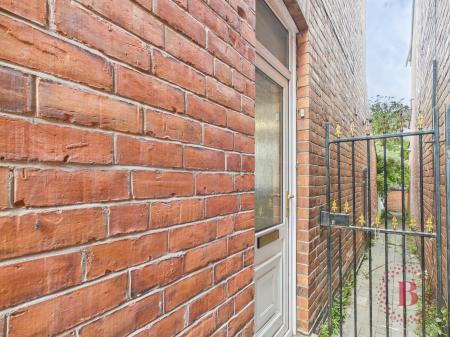 3 bedroom End of terrace house for sale in Harcourt Road, Nottingham, NG7